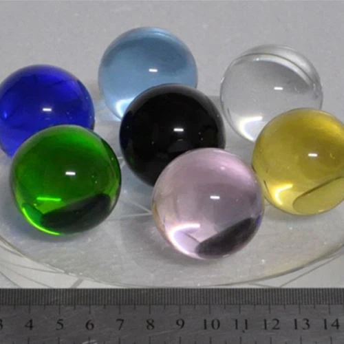Kristalliväriset lasipallot