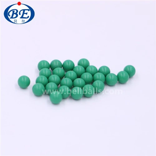 Kiinteät vihreät muovipallot